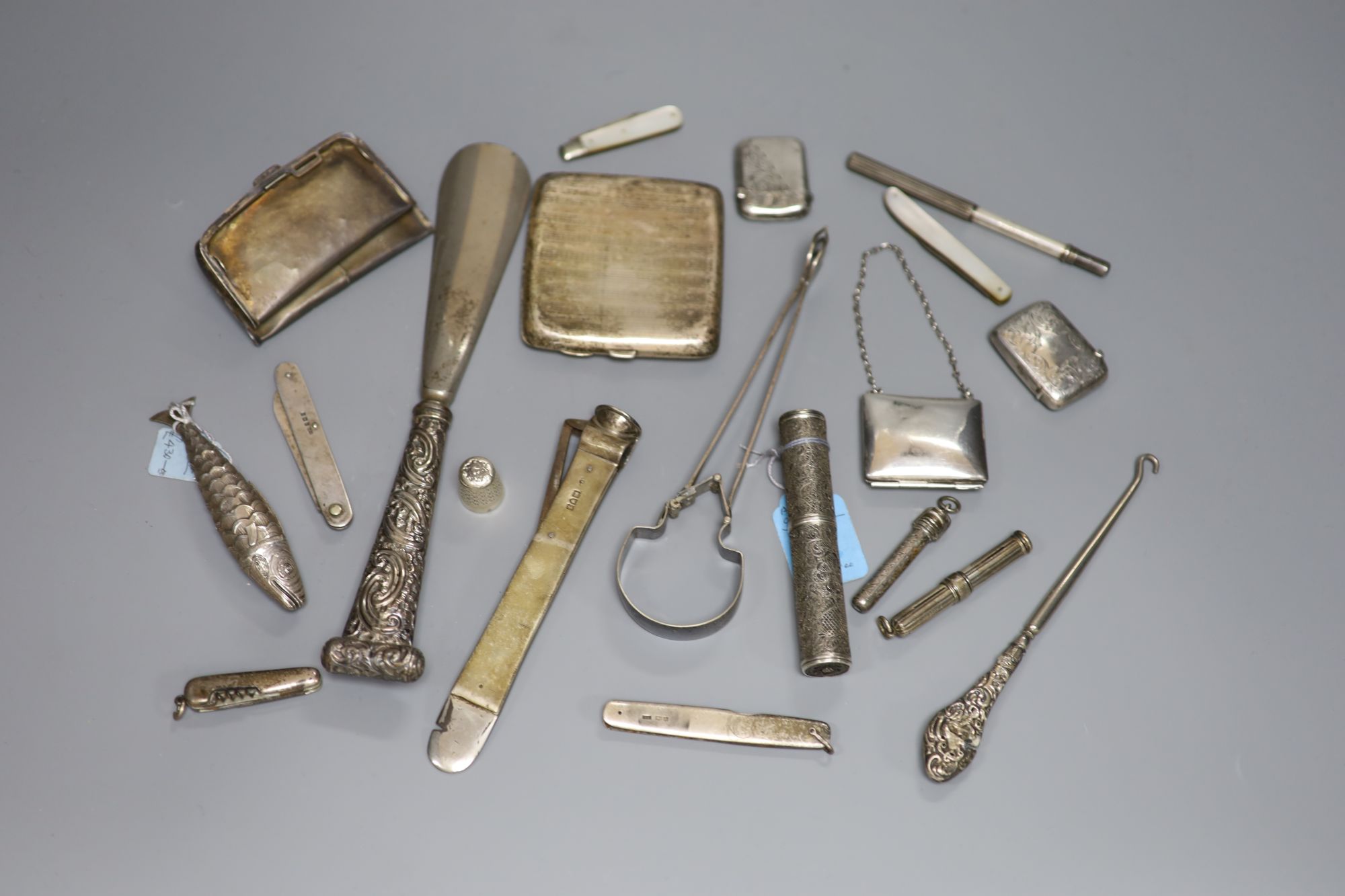 Mixed small silver, white metal and other items including vesta cases, fruit and pocket knives, filigree bodkin case, etc.